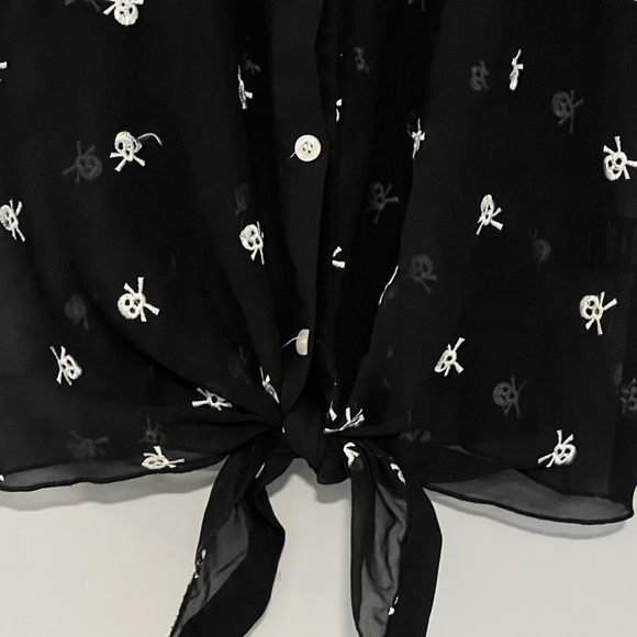 Sheer skull shirt in size small - Picture 4 of 6